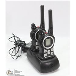 MOTOROLOA HAND HELD WALKIE TALKIES W/ BASE
