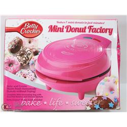 BETTY CROCKER DOUGHNUT MAKER NEW