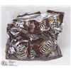 Image 1 : LOT OF 50 TREAT SIZE BAGS OF M & M MILK CHOCOLATE