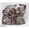 Image 1 : LOT OF 50 TREAT SIZE BAGS OF M & M MILK CHOCOLATE