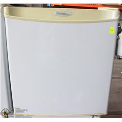 WHITE DANBY BAR FRIDGE , AS IS