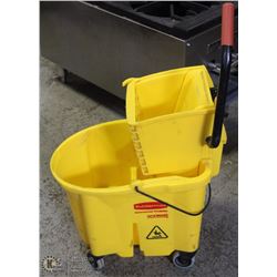 (ON CHOICE) RUBBERMAID WAVEBREAK COMMERCIAL MOP