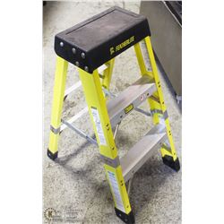 (ON CHOICE) 3FT FEATHERLITE FIBREGLASS STEP LADDER