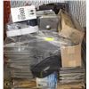 Image 1 : PALLET WITH OVER 60 INSERTS, BAKING SHEETS, LIDS