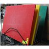 Image 1 : LOT OF 4 CUTTING BOARDS WITH RACK