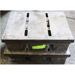 LOT OF 2 SQUARE BREAD PANS 3 STRAP WITH LID