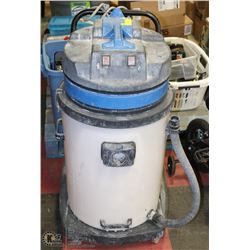 WET/DRY VAC