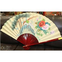 LARGE ORIENTAL FAN BIRD DESIGN.
