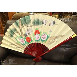 LARGE ORIENTAL FAN BIRD DESIGN.