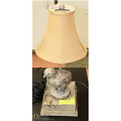 VINTAGE ESTATE BIRD TABLE LAMP - 19" TALL.