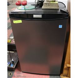 DANBY STAINLESS STEEL 2.6 CU FT REFRIGERATOR WITH