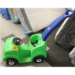 STEP 2 GREEN WAGON WITH PARENT HANDLE.