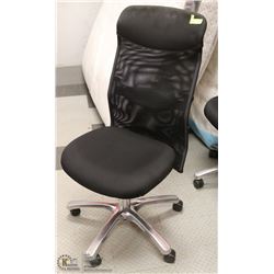 BLACK HIGH BACK SUPPORT OFFICE CHAIR.