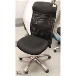 BLACK HIGH BACK SUPPORT OFFICE CHAIR.