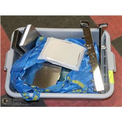 TOTE OF GLASS AND MIRROR DISPLAYS