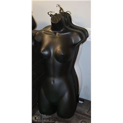 LOT OF 7 BODY MANNEQUINS, 4 COMPLETE