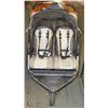 Image 1 : EXPEDITION TWIN STROLLER