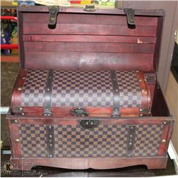 LOT OF 2 TREASURE CHESTS (1 LARGE AND 1 SMALL)