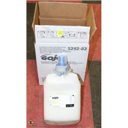 CASE WITH TWO 2L BOTTLES GOJO INVIGORATING