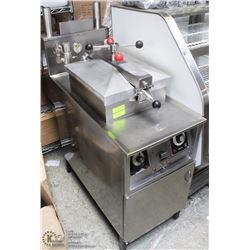 USED HENNY PENNY PRESSURE FRYER MODEL #600