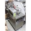 Image 1 : USED HENNY PENNY PRESSURE FRYER MODEL #600