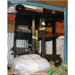 PALLET WITH 2 COMMERCIAL CLEANING CARTS