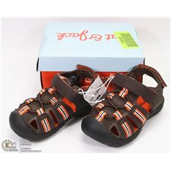 NEW CAT & JACK BOYS SANDALS SIZE 8