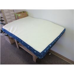 Dog Bed 27 x 36 x 4" / has zipper cover for easy washing