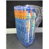 Image 1 : 12 New Oral - B Toothbrushes factory sealed / classic soft