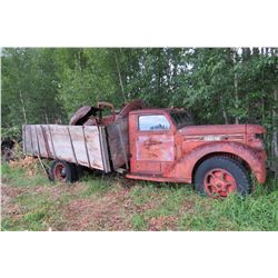 APPROX. 1930 DIAMOND T 2 TON TRUC