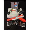 Image 1 : 1NINTENDO ENTERTAINMENT SYSTEM W/ CONTROLLERS, ZAPPER GUN & MARIO BROS/ DUCK HUNT)