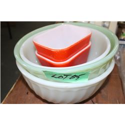 5 Pyrex Dishes