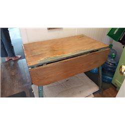 DROP LEAF TABLE 35"X25"