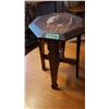 Image 1 : DECORATIVE SMALL STAND