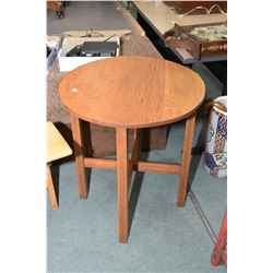 Round quarter cut oak Mission style parlour table