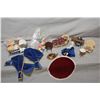 Image 2 : Two tray lots of 1:12th scale dollhouse miniatures including Christmas decor, curtains, wicker furni