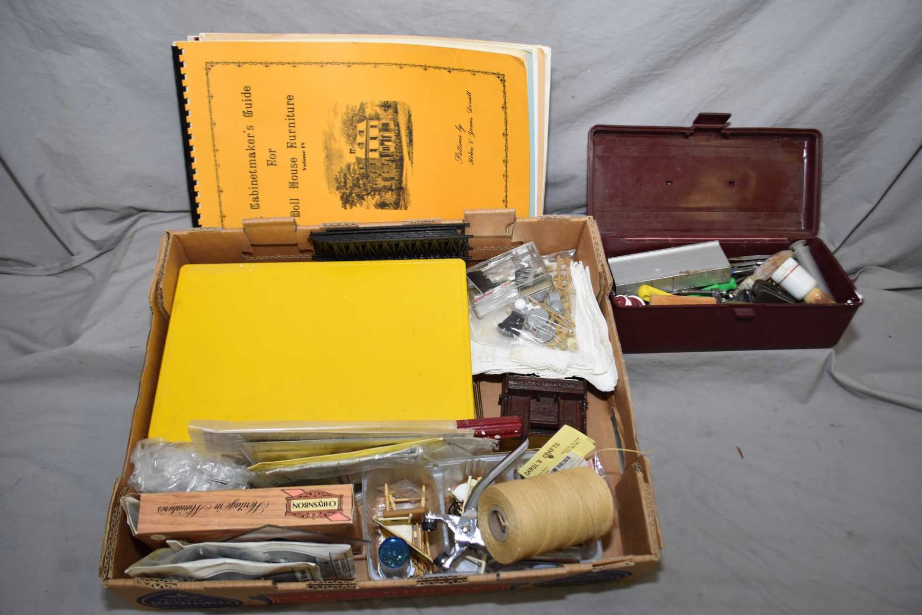 Selection Of 1 12th Scale Dollhouse Miniatures Including Tools And