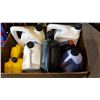 Image 3 : BOX OF TRANSMISSION FLUID AND CHAINSAW FLUID AND OIL