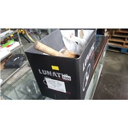 BOX OF SHOE FORMS