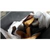 Image 2 : BOX OF SHOE FORMS