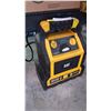 Image 2 : CAT BATTERY JUMP STARTER