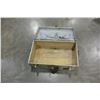 Image 3 : METAL TRUNK