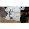 Image 2 : SINGER ULTRALOC SERGER