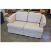 Image 1 : UPHOLSTERED LOVE SEAT
