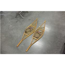 VINTAGE SNOW SHOES