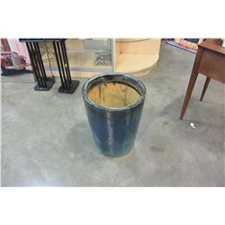 LARGE POTTERY PLANTER