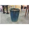 Image 2 : LARGE POTTERY PLANTER