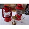 Image 1 : COLEMAN LANTERN OIL LANTERN AND HOURGLASS