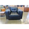 Image 2 : BLACK LEATHER ARMCHAIR