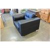 Image 4 : BLACK LEATHER ARMCHAIR